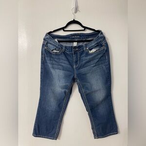 Maurices Medium Wash Jean Capris